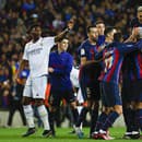 Futbalisti Barcelony sa tešia z výhry 2:1 v ligovom El Clásicu  FC Barcelona – Real Madrid v Barcelone.