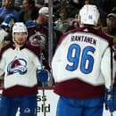 Pravé krídlo Valerij Ničuškin z Colorada Avalanche sa teší z gólu počas zápasu zámorskej NHL.