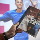 Na snímke nová kniha Keď športové srdce zažiari venovaná Európskemu olympijskému festivalu mládeže (EYOF) Banská Bystrica 2022.