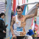 Na snímke víťaz v kategórii mužov Taras Ivaniuta (Ukrajina) v cieli podujatia ČSOB Bratislava Marathon.