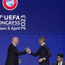 Vľavo šéf FIFA Gianni Infantino, vľavo prezident UEFA Aleksander Čeferin.