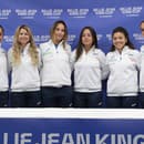 Na snímke taliansky tím, zľava Martina Trevisanová,  Camila Giorgiová, kapitánka tímu Tathiana Garbinová, Elisabetta Cocciarettová, Jasmine Paoliniová a Lucia Bronzettiová.