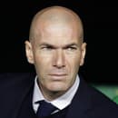 Bývalý skvelý futbalista a v súčasnosti tréner Zidane.