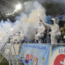 Priaznivci hlásiaci sa k Slovanu zadymili pol štadióna.