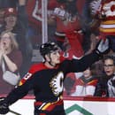 Slovenský hokejista Adam Ružička v drese Calgary Flames.