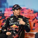 Tímový súboj zvedú piloti Red Bullu Pérez (vľavo) a Verstappen o prvú priečku seriálu MS F1.