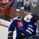 Na snímke sprava Miloš Kelemen (Slovensko) a Matúš Sukeľ (Slovensko) oslavujú gól na 3:0 v prípravnom hokejovom zápase pred generálkou na svetový šampionát Slovensko - Rakúsko.