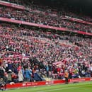 Nebolo to prvýkrát, čo fanúšikovia FC Liverpool vypískali britskú hymnu.