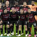 Futbalisti Newcastlu nastúpia na pôde talianskeho tímu AC Miláno.