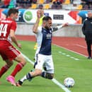 Zľava Timotej Záhumenský (Banská Bystrica) a Tigran Barseghjan (Slovan)