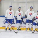 Na snímke slovenskí hokejoví reprezentanti zľava Samuel Kňažko, Andrej Kudrna, Libor Hudáček, Patrik Koch a Matúš Sukeľ počas tréningu.