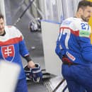 Slovenskí hokejisti a realizačný tím absolvovali na MS v Rige spoločné fotenie.