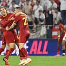 Hráči AS Rím po góle na 1:0 vo finále EL.