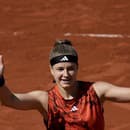 Česká tenistka Marie Bouzková postúpila so Sarou Sorribesovou Tormovou v štvorhre už do štvrťfinále French Open.