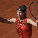 Česká tenistka Marie Bouzková postúpila so Sarou Sorribesovou Tormovou v štvorhre už do štvrťfinále French Open.