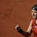 Česká tenistka Marie Bouzková postúpila so Sarou Sorribesovou Tormovou v štvorhre už do štvrťfinále French Open.