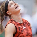 Česká tenistka Karolína Muchová reaguje vo finále ženskej dvojhry proti Poľke Ige Swiatekovej na grandslamovom turnaji Roland Garros 2023.