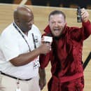 Connor McGregor knokautoval maskota Miami Heat a užíval si pozornosť fanúšikov.