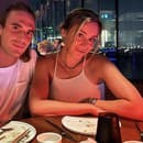 Stefanos Tsitsipas a Paula Badosová tvoria pár.