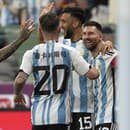 Argentínsky futbalista Lionel Messi (vpravo) sa teší z gólu počas prípravného zápasu Argentína - Austrália.