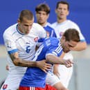 Nicolas Hasler (vpravo) si duel proti Slovákom nezopakoval pre zranenie. 