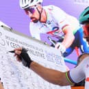 Na snímke slovenský cyklista Peter Sagan sa podpisuje na štartovnú listinu pretekov jednotlivcov.