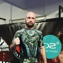 Poľský bojovník MMA Rafal Haratyk vyzýva na súboj Karlosa Vémolu.