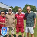 Futbal si zahral aj spevák Igor Kmeťo, ktorý sa odfotil s Vůjtkom.