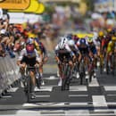 Cyklisti počas druhej etapy Tour de France.