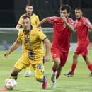 Na snímke vľavo Miroslav Káčer (DAC) a vpravo Otar Perulava (FC Dila Gori).