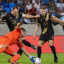 Na snímke zľava Josip Čondrič, Nemanja Bilbija, Marin Magdič (všetci Mostar) a André Green (Slovan) v odvete play off Európskej konferenčnej ligy (EKL) vo futbal ŠK Slovan Bratislava - HŠK Zrinjski Mostar v auguste 2022.