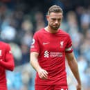 Jordan Henderson opúšťa Liverpool.