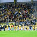 Hráči z FC DAC 1904 Dunajská Streda po skončení futbalového zápasu ďakujú fanúšikom. 