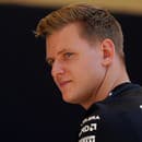 Mickovi Schumacherovi účinkovanie v tíme HaasF1 team nevyšlo, aktuálne pôsobí ako záložný pilot Mercedesu.