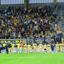 Hráči z FC DAC 1904 Dunajská Streda po skončení futbalového zápasu ďakujú fanúšikom. 