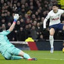 Brankár Arsenalu Aaron Ramsdale a hráč Tottenhamu Son Heung-min