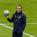 Na archívnej snímke z 5. júla 2021 tréner talianskej futbalovej reprezentácie Roberto Mancini počas tréningu v Londýne.