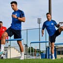 Zľava obranca Vernon De Marco (Hatta Club), obranca Peter Pekarík (Hertha BSC), útočník Tomáš Suslov (FC Groningen)  počas tréningu slovenskej futbalovej reprezentácie.