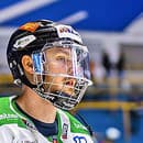 Juraj Mikúš prišiel po zásahu hokejkou do tváre o 8 zubov.