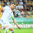 Sprava: Aleksandar Čavrić z ŠK Slovan Bratislava a Márk Csinger z FK DAC 1904 Dunajská Streda počas zápasu. 