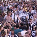 Ešte pred zápasom LM AC Miláno - Newcastle sa v uliach Milána odohral krvavý útok na fanúšika anglického klubu.