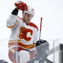 Proti vojne sa najnovšie vyjadruje obranca Calgary Flames v NHL Nikita Zadorov.