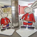 Hokejové MS v Česku už majú maskotov: Rovnaké postavičky, len iné dresy