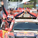 Päťnásobný šampión Rely Dakar Nasser Al-Attiyah (vpravo) vyhral dve medaily v športovej streľbe na Ázijských hrách.