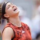 Česká tenistka Karolína Muchová reaguje vo finále ženskej dvojhry proti Poľke Ige Swiatekovej na grandslamovom turnaji Roland Garros 2023.