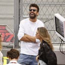 Gerard Piqué s priateľkou Clarou Chia Marti na Moto GP v Španielsku.