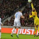 Zľava Kevin Wimmer (Slovan), brankár Milan Borjan (Slovan) a Jonathan David (OSC Lille)