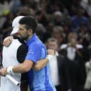 Srbský tenista Novak Djokovič oslavuje po jeho výhre nad Bulharom Grigorom Dimitrovom vo finále dvojhry na tenisovom turnaji ATP Masters 1000 v Paríži.