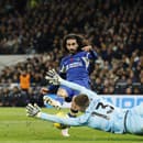 Až v 11. kole Premier League spoznali futbalisti Tottenhamu Hotspur prvého premožiteľa, keď v londýnskom derby podľahli Chelsea 1:4.