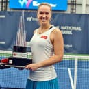 Sabine s víťaznou trofejou na turnaji v Calgary.